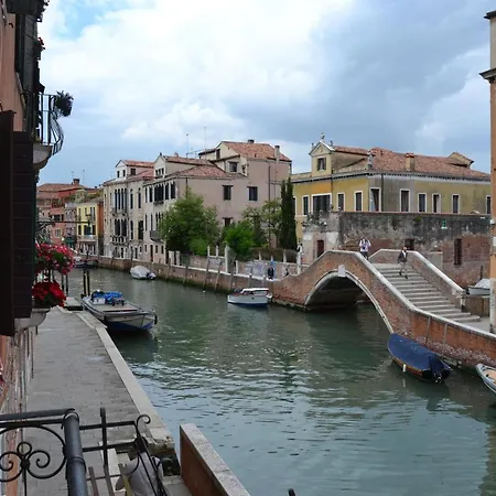 Lägenhet In Ai Carmini Venedig