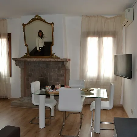 In Ai Carmini Lägenhet *